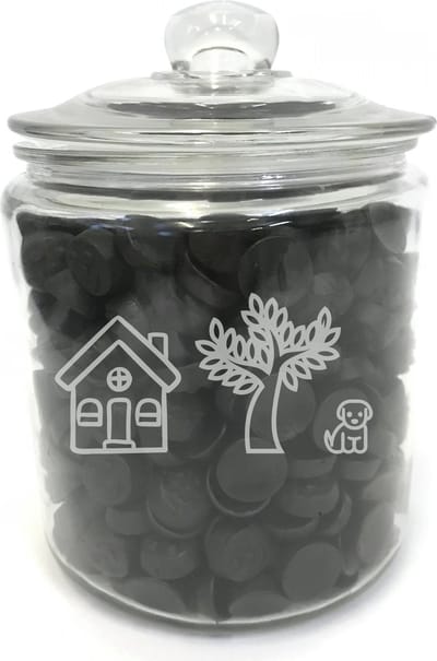 Grote snoeppot /koekpot (zonder drop) met tekst gravure HUISJE-BOOMPJE-BEESTJE. Zonder drop. Cadeau-bruiloft-trouwdag-samenwonen. Dik sterk glas. Het formaat is 25cm incl. deksel, 19cm doorsnede, inhoud 3,8 liter.