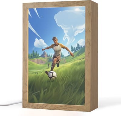 Nachtlampje 20x30 cm - Kinder lampje - Illustratie - Voetbal - Game - Grasveld - Tafellamp kinderkamer - Slaapkamer lamp - Bedlamp kinderen - Kinderlampje stopcontact - Wandlamp babykamer - Nachtlampjes
