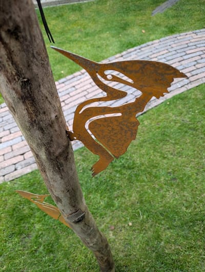 Ornament voor binnen of buiten in de tuin; verroeste metalen specht