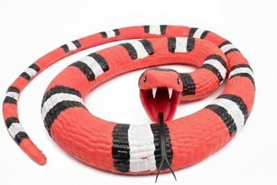Realistische slang - Speelgoed dier - Tuin beschermen - Flexibel en buigzaam - 90 cm - Rood
