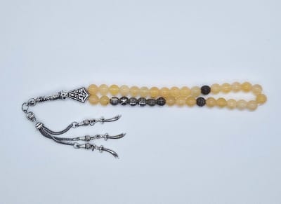 Handgemaakte naam tasbih 33 Kralen Natuursteen “Calciet geel” - met metaal tassel “Zwaarden"- Met je naam of de naam van uw geliefde- 8 mm diameter van de korrel
