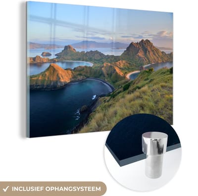 ® Glasschilderij 180x120 cm - Schilderij acrylglas - Het nationaal park Komodo met de komodovaraan - Foto op glas - Muurdecoratie woonkamer - Wanddecoratie slaapkamer - Schilderijen