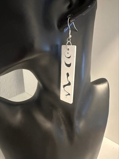 Witte houten oorbellen slang | Make up | Parfum | Moederdag | Verjaardagscadeau| Cadeautje| Valentijnsdag| Kado | sieraden | vaderdag | oorbellen | oorsieraden