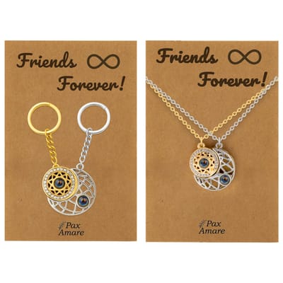 BFF Ketting + Sleutelhanger voor 2 ' Friends Forever' - Rondjes ILY IN 100 TALEN - Bundel op Cadeau Kaartje - Goudkleurig & Zilverkleurig - Vriendschap Symbool - Pax Amare
