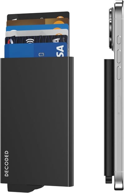 DECODED Metalen Telefoon Kaart­houder - Ultra-Slank - Geschikt voor MagSafe - Opslag voor Meerdere Kaarten - Snap-On Bevestiging - RFID Blokkering - Magnetisch, Compatibel met iPhone Air/17/16/15/14 Serie - Zwart