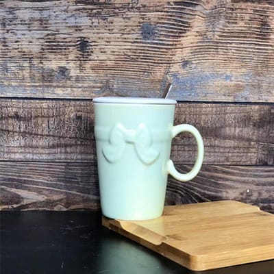 Tasse de luxe légère à relief coloré avec couvercle et cuillère, tasse en céramique 301-400ml