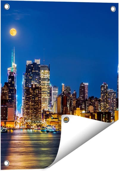 Gards Tuinposter Verlichte Skyline van New York met Volle Maan - 40x50 cm - Tuindoek - Tuindecoratie - Wanddecoratie buiten - Tuinschilderij