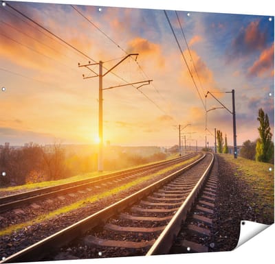 Gards Tuinposter Rails Spoorweg bij Zonsondergang - 150x120 cm - Tuindoek - Tuindecoratie - Wanddecoratie buiten - Tuinschilderij