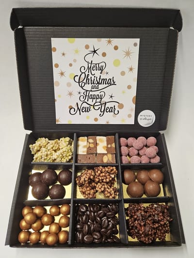 Luxe Belgische Chocolade Proeverij Pakket met Mystery Card 'Merry Christmas and Happy New Year'