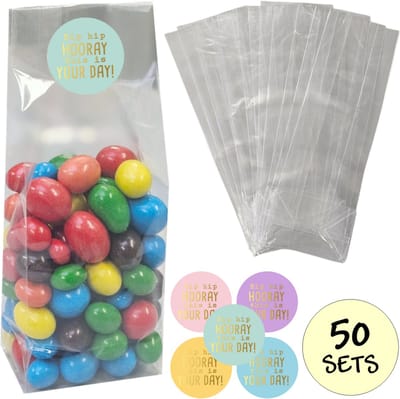 50x Uitdeelzakjes Met Sluitstickers - 50 Stickers & 50 Zakjes - Blokbodemzakjes - Cellofaanzakjes - Traktatie Zakjes - 50 Sets - Hip Hip Hooray