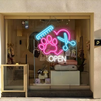 Neon Verlicht Bord 'Open' voor Huisdierensalon of Dierenpraktijk