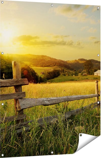 Gards Tuinposter Boerderij Hekken op het Grasveld - 90x120 cm - Tuindoek - Tuindecoratie - Wanddecoratie buiten - Tuinschilderij