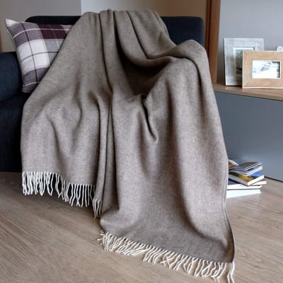 Famanu - Klassieke Hoogwaardige Wollen Deken van Merinowol Woondeken Knuffeldeken Stonewold met Visgraatpatroon 100% Merino Wol Bruin Natuurlijk 140 x 200 cm Plaid Gooi Lamswol Bankdeken