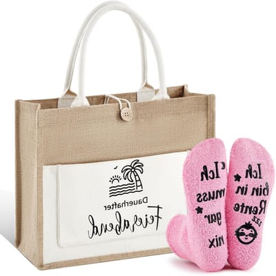 Cadeaus voor gepensioneerden met jute boodschappentas en sokken, originele en grappige geschenken voor vrouwen en moeders