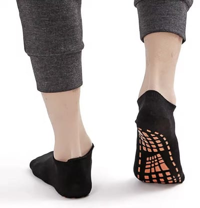CHPN - Sneakersokken - Anti-slip sokken - Yoga sokken - Trampolinesokken - Zwarte sokken met anti slip zool - Zwart/oranje - Maat 39/43
