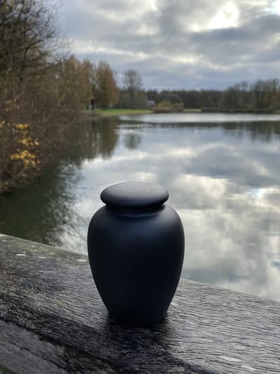 Urn - Urnen - As - Crematie - Troost - Herinnering - Klassiek - Zwart - Familie - Herdenken - Afscheid & Troost- AF-TC168