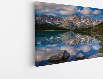 Saammp Canvas Schilderij - Tussen de bergen - Landschap - Bloemen - Natuur - 45x30 - Foto op canvas - Wanddecoratie - Muurdecoratie Woonkamer - Slaapkamer decoratie - Canvas Print