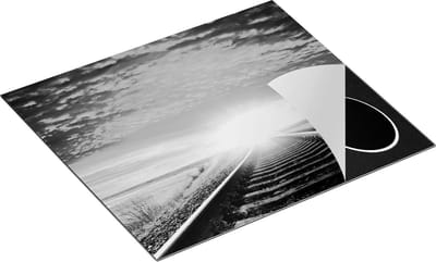 Chefcare Inductie Beschermer Rails Spoorweg bij Zonsondergang - Zwart Wit - 60x50 cm - Afdekplaat Inductie - Kookplaat Beschermer - Inductie Mat
