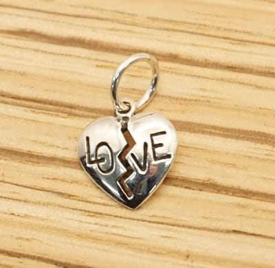Zilveren hanger hart love - liefdes hartje hanger van 925 zilver - hart hangertje van zilver voor je geliefde - prachtige zilveren hartjes hangertjes - cadeau tip ! voor je liefje, vrouw, man, vriendin, vriend