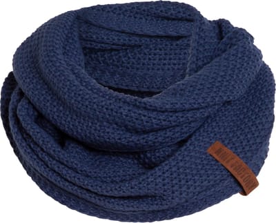 Knit Factory Coco Gebreide Colsjaal - Ronde Sjaal - Nekwarmer - Wollen Sjaal - Donkerblauwe Colsjaal - Dames sjaal - Heren sjaal - Unisex - Capri - One Size