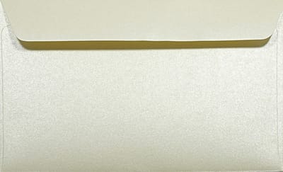 Metallic (parelmoer) ecru enveloppen A6 - 105 x 155 mm - 25 stuks - NK natgelijmde - 120 gram - Majestic - Netuno