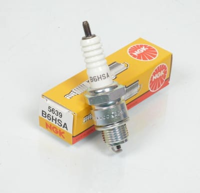 Bougie d'allumage NGK pour Auto B6HSA / 5639 Neuf
