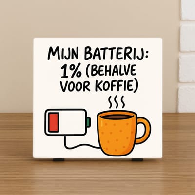 Spreuk Tegel 10,5x10,5cm – Humor Koffie Tegeltje – Mijn batterij: 1% behalve voor koffie – Trendy Nu –Decoratie – Zomaar – Decoratief Tegeltje met Standaard – Cadeau Idee