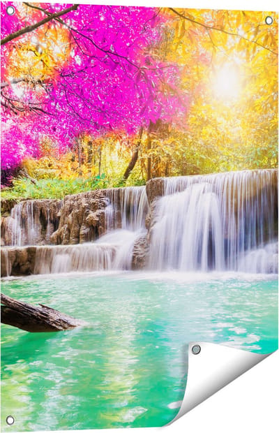 Gards Tuinposter Waterval met Groen Water en Roze Bladeren - 60x80 cm - Tuindoek - Tuindecoratie - Wanddecoratie buiten - Tuinschilderij