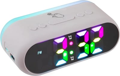 Digitale LED Wekker met RGB Nachtlicht en Oplaadfunctie - Dubbele Alarmen en Instelbare Helderheid