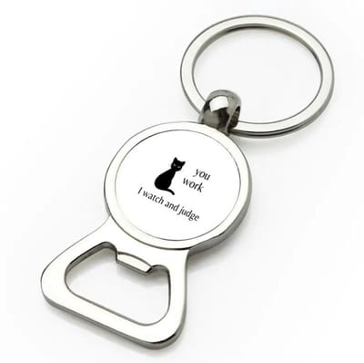 Akyol - you work i watch and judge flesopener - Quotes - mensen die houden van quotes - kat - quotes - verjaardagscadeau - verjaardag - cadeau - kado - geschenk - gift - 9 bij 3 cm