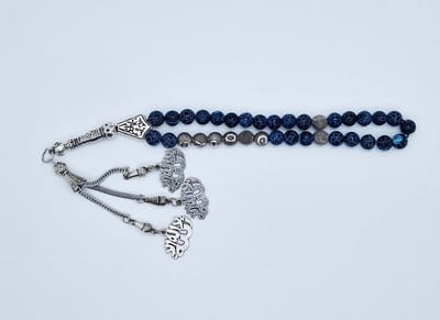 Handgemaakte naam tasbih 33 Kralen Natuursteen “Blauwe harmonie” - met metaal tassel “la alih ala allah"- Met je naam of de naam van uw geliefde- 8 mm diameter van de korrel