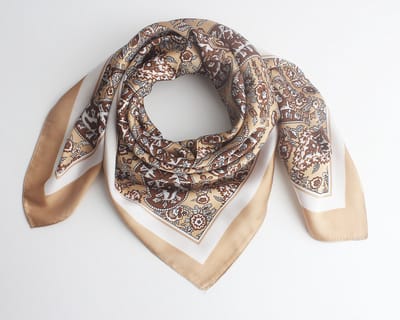 Kara scarf- Dames- Bandana's- Halsdoek- Sjaaltje- Viscose Zijde- 70x70cm- Paisley print- Taupe