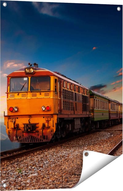 Gards Tuinposter Trein tussen de Bergen in Thailand - 60x80 cm - Tuindoek - Tuindecoratie - Wanddecoratie buiten - Tuinschilderij
