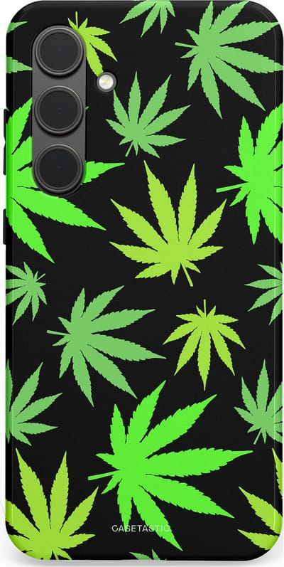 Casetastic Hoesje Geschikt voor Samsung S24 Plus - Stijlvolle Beschermende Duo-layer Case - Cannabis
