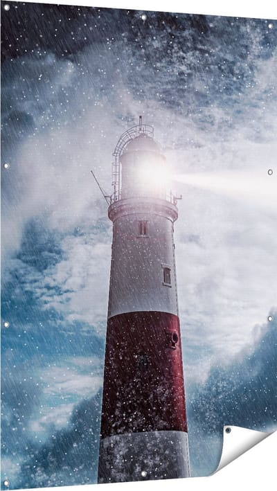 Gards Tuinposter Vuurtoren tijdens de Regen Storm - 100x150 cm - Tuindoek - Tuindecoratie - Wanddecoratie buiten - Tuinschilderij