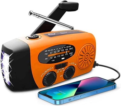 Noodradio - Radio Op Batterijen (Accu) Voor Rampen - Powerbank 2000 Mah - USB-C Kabel - Radio Opwindbaar - Noodradio Solar Opwindbaar - Draagbare Noodradio - Noodpakket - Zaklamp - Solar Opwindbaar - Sos Alarm - Kunststof - Oranje kleur
