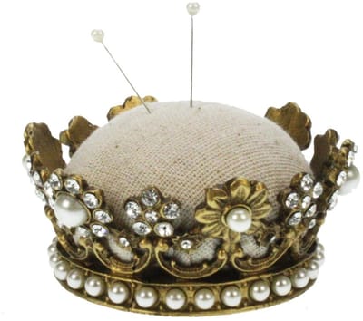Speldenkussen Kroon – Strass/Parel – Ø9×4 cm – Decoratief & Praktisch