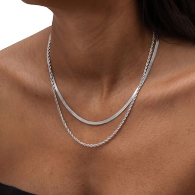 Dames Ketting - Dubbele Laag Slangenketting - Zilverkleurig - Minimalistische Layered Necklace - Roestvrijstaal - Trendy & Tijdloos Sieraad - Perfect Cadeau voor Vrouwen, Meisjes, Vriendin of Zus - Verstelbare Lengte