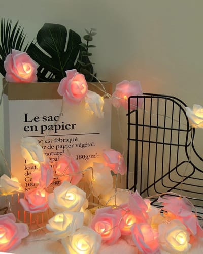 KZQ 20 LED Roze Snoe verlichting met Kunststof Rozen - Batterij Lichtsnoer voor Kerst, Bruiloft en Sfeer - Decoratie voor Thuis, Slaapkamer en Feest - Cadeau voor Vrouwen - Roze en Wit