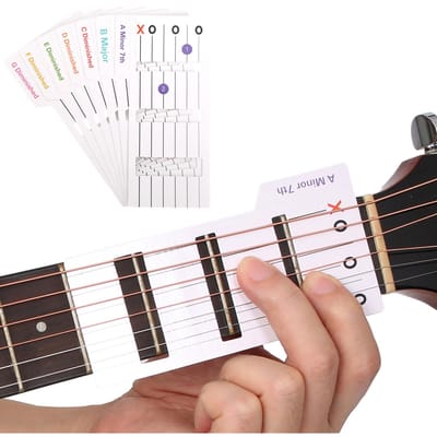56 Cartes Flash d'Accords de Guitare Diagrammes de Doigtés Codés par Couleur Épaisses Laminées Outil Portable d'Apprentissage Musical Acoustique Électrique black