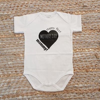 Baby Rompertje met tekst mama eerste moederdag Happy first mothers day mommy |korte mouw | wit | maat 62/68