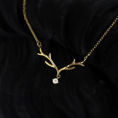 Huitan Herten Gewei Vorm Hanger Ketting met Rond Zirkonia Bedel Exquise Dames Halsketting Kerst Sieraden 45CM brown