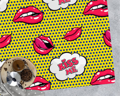 Coloray Vloerbeschermer - Rode lippenstift lippen Bureaustoel Vloerbeschermer - 120x90 cm - Geel Vloerbeschermer Groot - Vloerbeschermer Bureaustoel Tapijt - PVC Vloerbeschermer - Rechthoekige Mat - Abstracties Thema