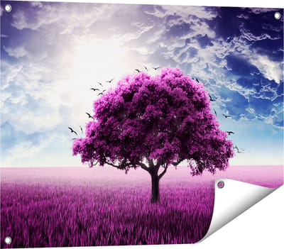 Gards Tuinposter Paarse Boom in het Paars Veld met Vogels - 80x60 cm - Tuindoek - Tuindecoratie - Wanddecoratie buiten - Tuinschilderij