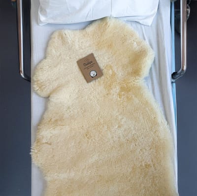 Medicinale schapenvacht XL – extra groot – Texelse schapenvacht – drukverlagend & wasbaar - Ondersteund bij langdurig zitten of liggen