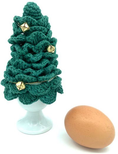 Luna-Leena duurzame kerstboom eierwarmer met kerstversiering - set van 2 - groen bio katoen - hand gehaakt in Nepal - tafeldecoratie - Christmas tree egg cosy - ontbijt - dennengroen - kunst kerstboom - kerstcadeau- Christmas breakfast