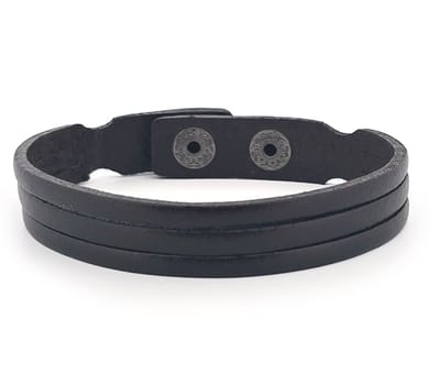 Zwarte leren unisex armband met 3 strookjes en sluiting met drukkertjes