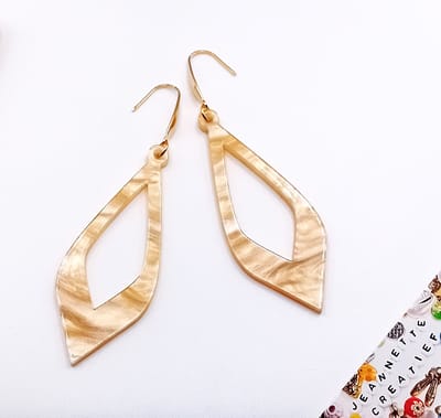 Jeannette-Creatief® - Resin - Large Beige Gold - Oorbellen Dames - NIEUW - Resin Oorbellen - Beige Oorbellen - Oorbellen - Beige - Zandkleur - Kaki