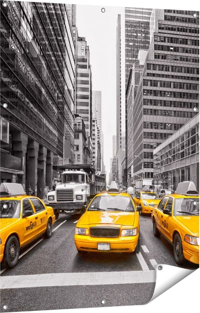 Gards Tuinposter New York Gele Taxi's - Zwart Wit - 90x120 cm - Tuindoek - Tuindecoratie - Wanddecoratie buiten - Tuinschilderij