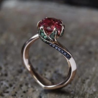 Aantrekkelijke koperkleurige rozenbloemringen voor dames Rode ronde stenen ringen Sieraden Feestcadeau 11 black